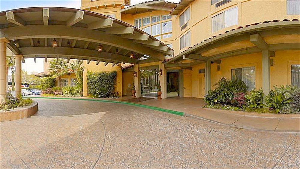 Hotel Doubletree By Hilton - Pruneyard Plaza