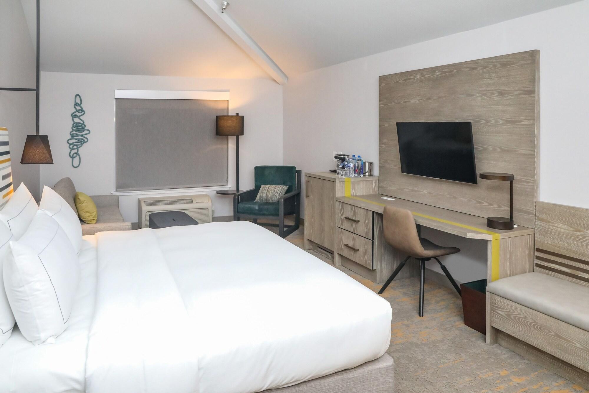 Doubletree By Hilton - Pruneyard Plaza