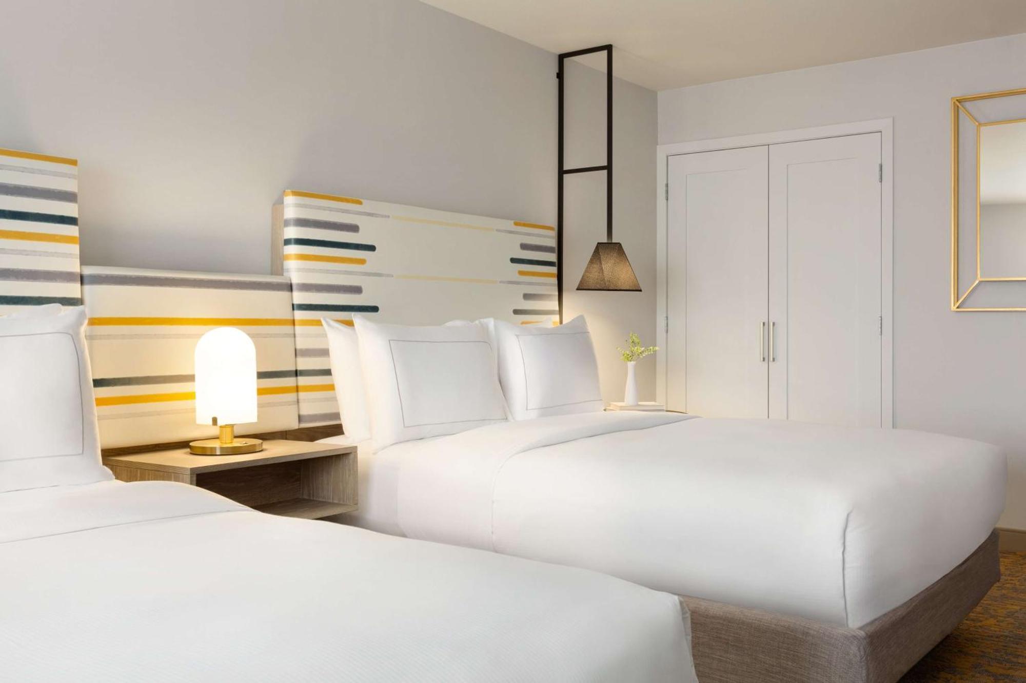 Hotel Doubletree By Hilton - Pruneyard Plaza