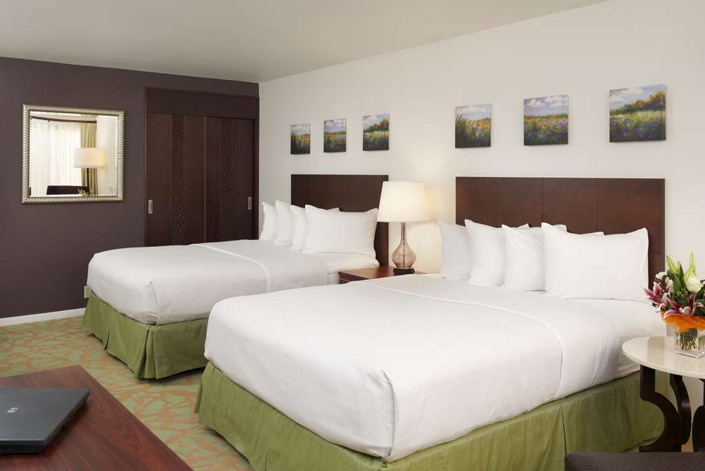 Hotel Doubletree By Hilton - Pruneyard Plaza